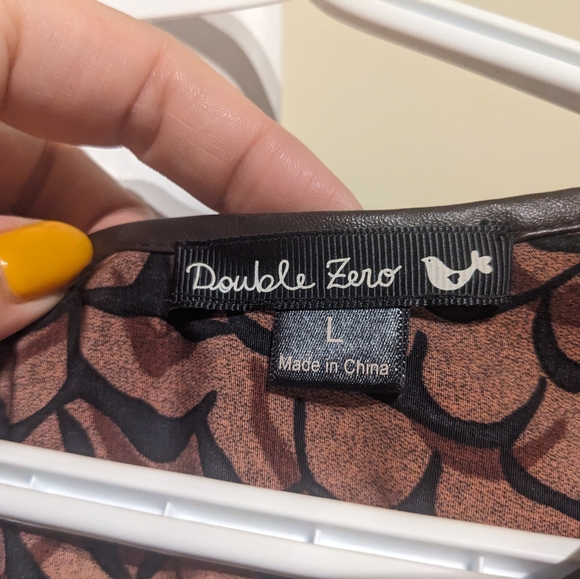 It has pockets....enough said - Picture 2 of 5